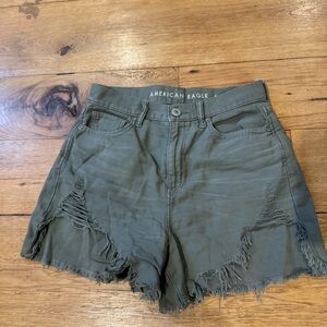 American Eagle Outfitters Highest Rise Mom Short distressed Olive Green